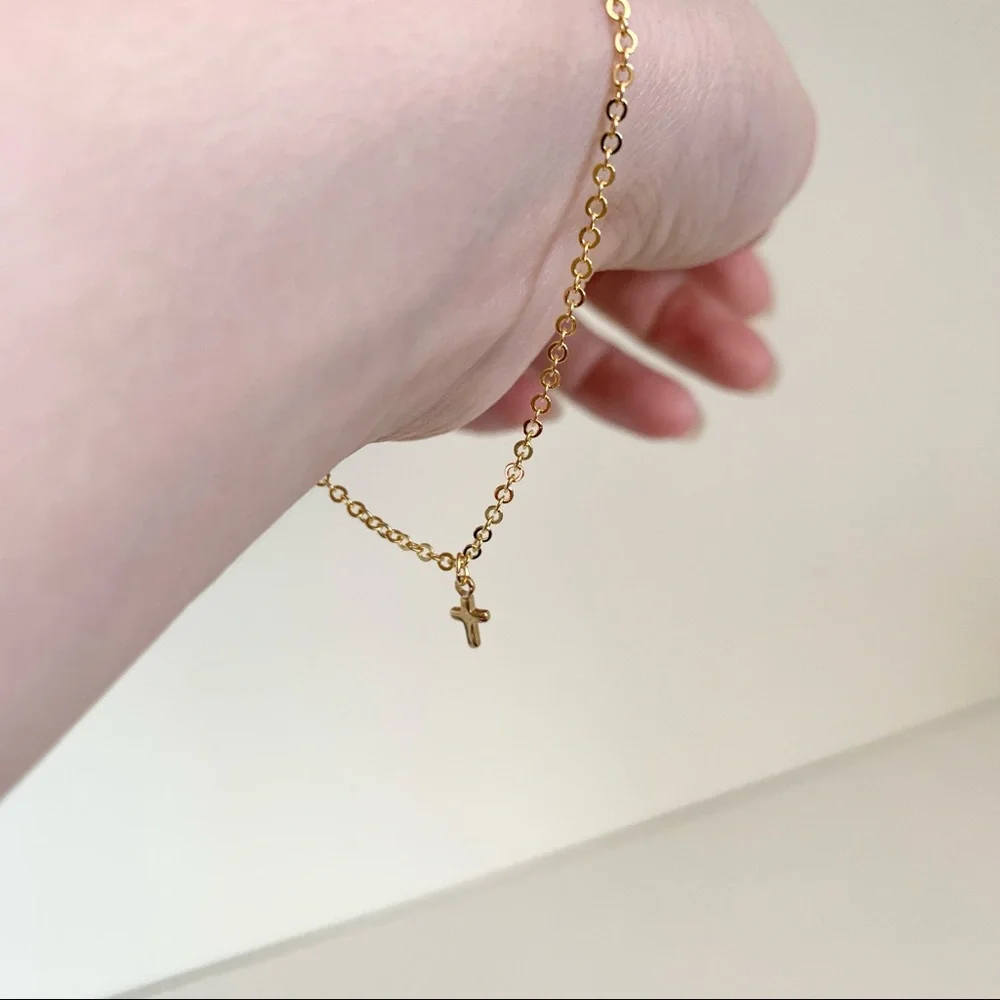 Mini cross bracelet